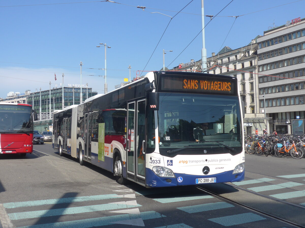 (227'345) - Aus Frankreich: RDTA Bourg-en-Bresse - Nr. 2033/FC 288 JX - Mercedes am 15. August 2021 beim Bahnhof Genve