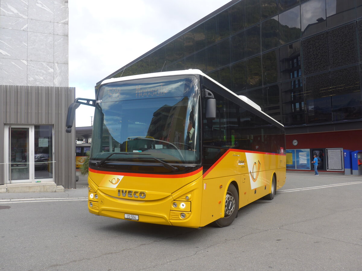 (227'614) - Autotour, Visp - VS 504 - Iveco am 29. August 2021 beim Bahnhof Visp