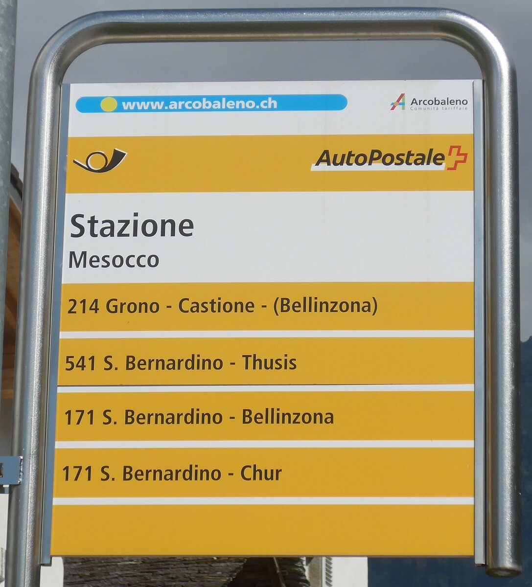 (227'932) - PostAuto-Haltestellenschild - Mesocco, Stazione - am 11. September 2021