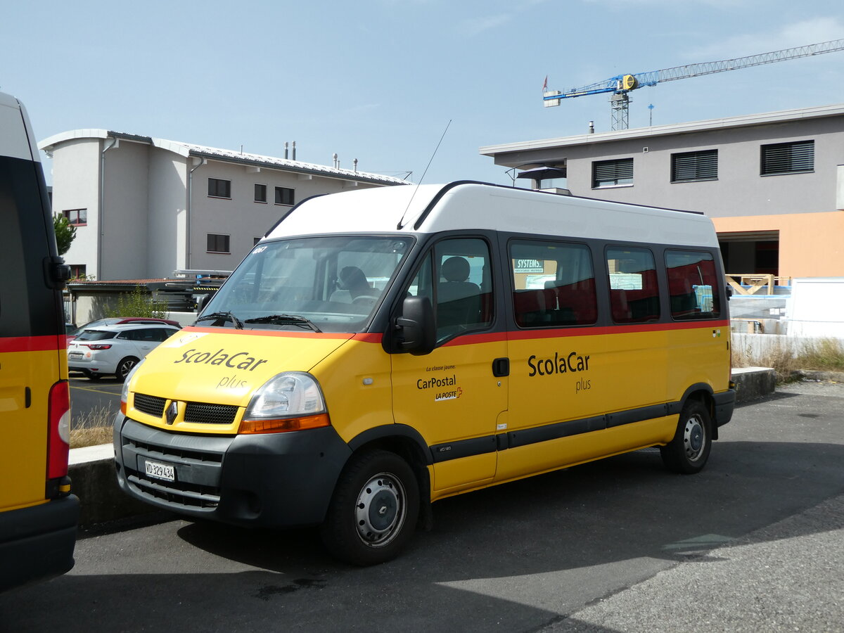 (228'279) - CarPostal Ouest - VD 329'434 - Renault am 25. September 2021 in Echallens, Garage