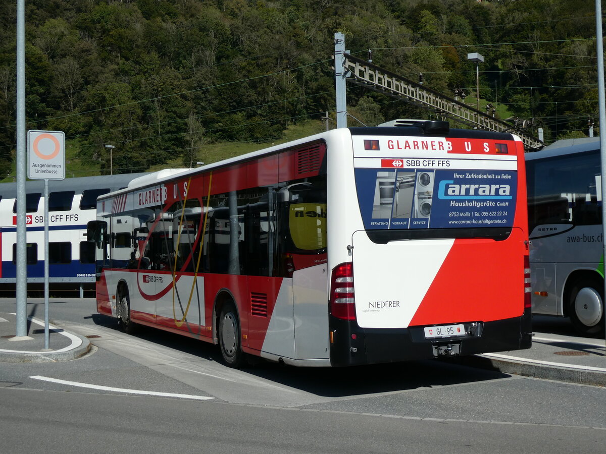 (228'588) - Niederer, Filzbach - Nr. 28/GL 95 - Mercedes am 2. Oktober 2021 beim Bahnhof Ziegelbrcke