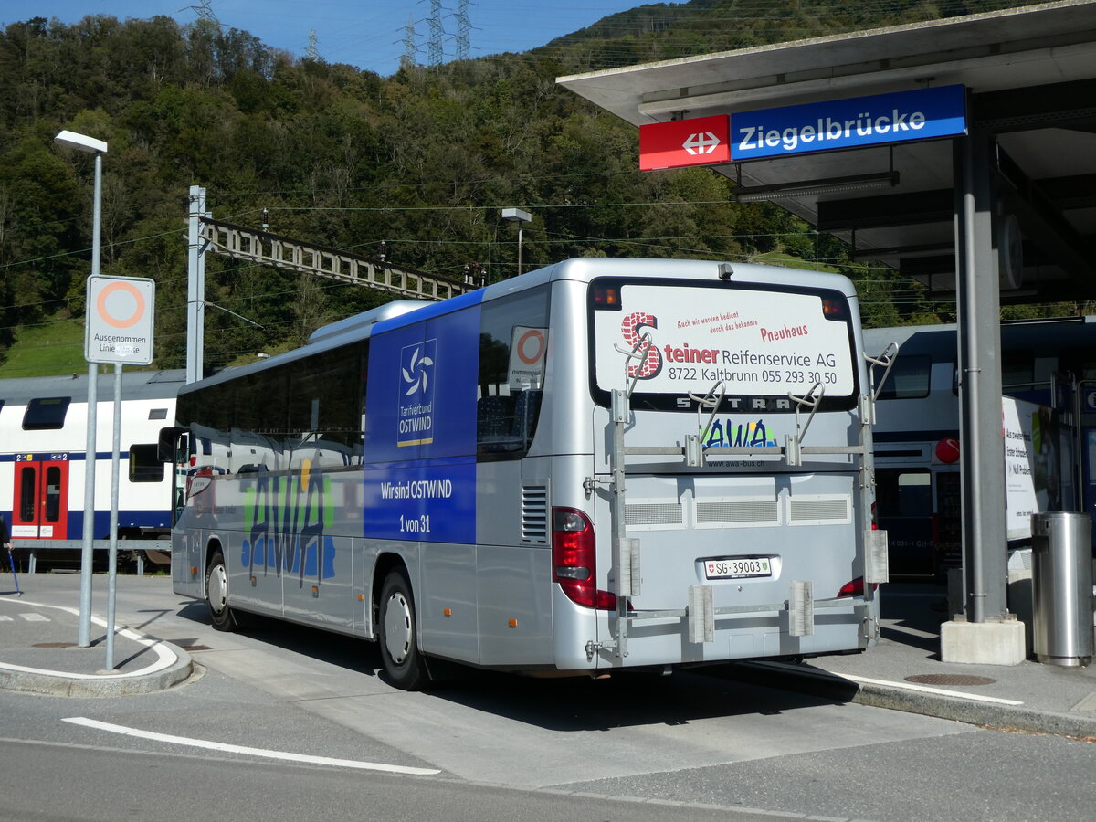 (228'598) - AWA Amden - Nr. 3/SG 39'003 - Setra am 2. Oktober 2021 beim Bahnhof Ziegelbrcke