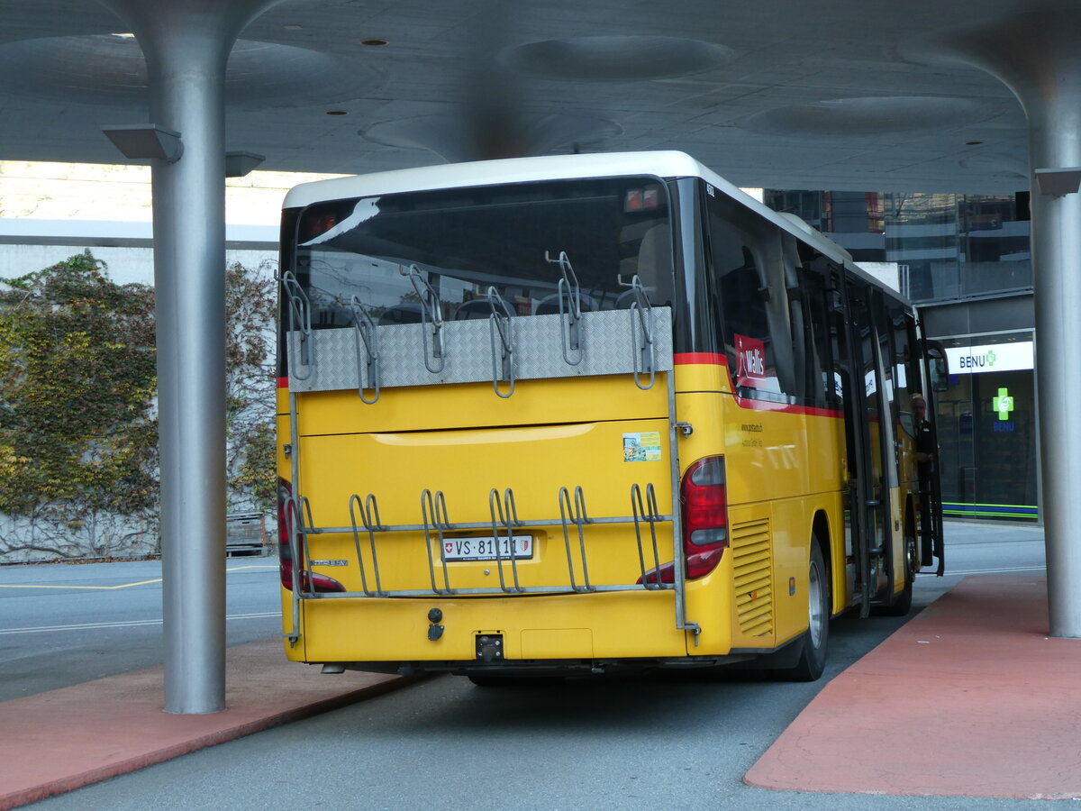 (228'801) - Autotour, Visp - VS 81'111 - Setra am 10. Oktober 2021 beim Bahnhof Visp