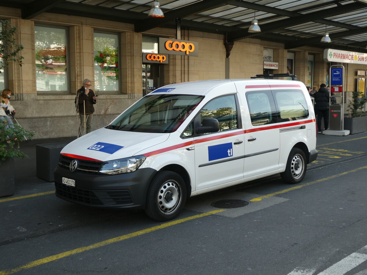 (228'922) - TL Lausanne - Nr. 22/VD 482'278 - VW am 11. Oktober 2021 beim Bahnhof Lausanne