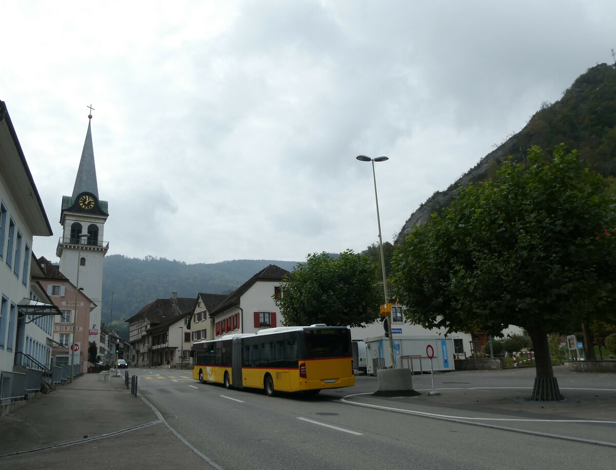 (228'983) - PostAuto Nordschweiz - AG 479'337 - Mercedes am 12. Oktober 2021 in Waldenburg, Station