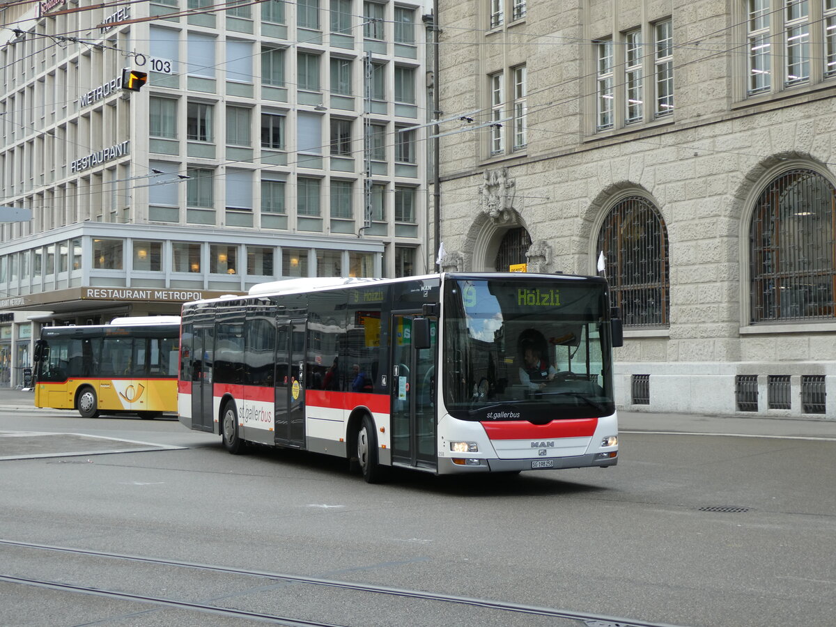 (229'042) - St. Gallerbus, St. Gallen - Nr. 258/SG 198'258 - MAN am 13. Oktober 2021 beim Bahnhof St. Gallen