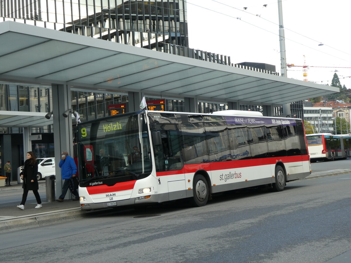 (229'069) - St. Gallerbus, St. Gallen - Nr. 260/SG 198'260 - MAN am 13. Oktober 2021 beim Bahnhof St. Gallen