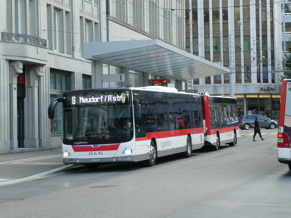 (229'075) - St. Gallerbus, St. Gallen - Nr. 214/SG 198'214 - MAN am 13. Oktober 2021 beim Bahnhof St. Gallen