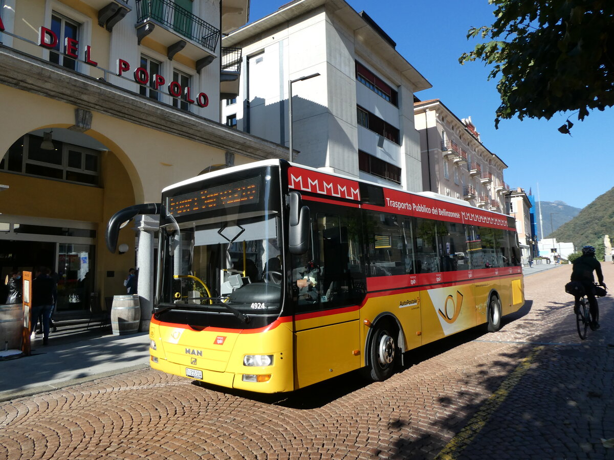 (229'200) - AutoPostale Ticino - TI 215'334 - MAN/Gppel am 14. Oktober 2021 beim Bahnhof Bellinzona