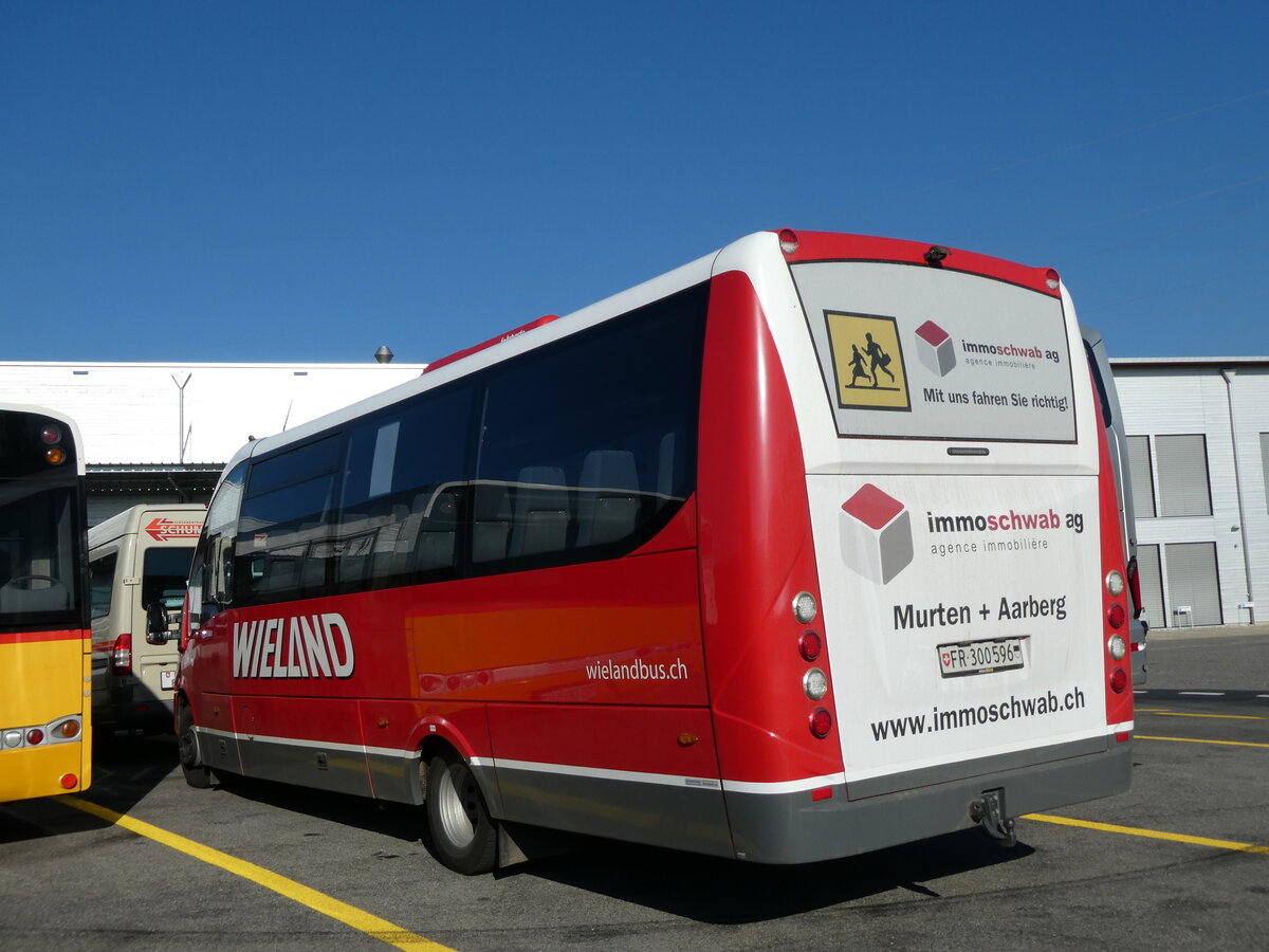 (229'367) - Wieland, Murten - Nr. 96/FR 300'596 - Iveco/Rosero am 16. Oktober 2021 in Kerzers, Interbus