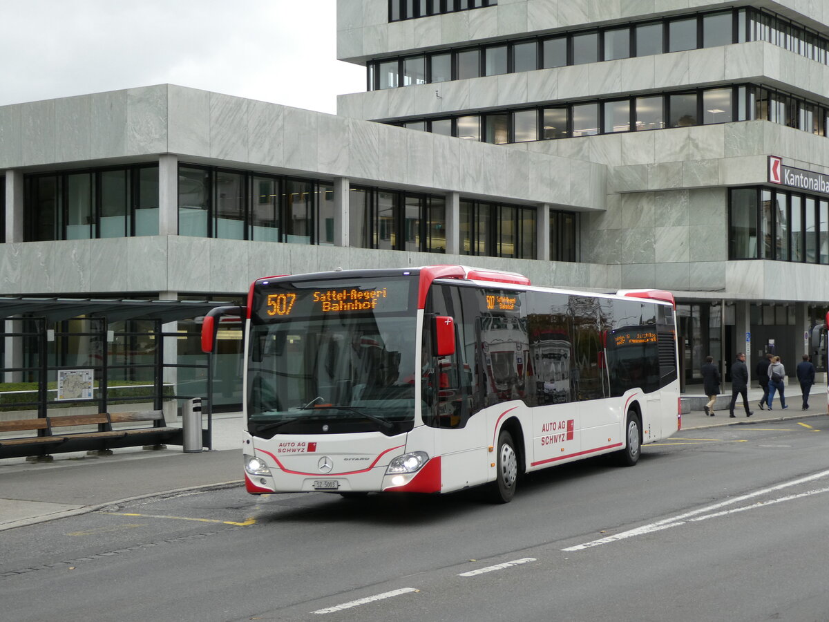 (229'649) - AAGS Schwyz - Nr. 3/SZ 5003 - Mercedes am 22. Oktober 2021 in Schwyz, Zentrum