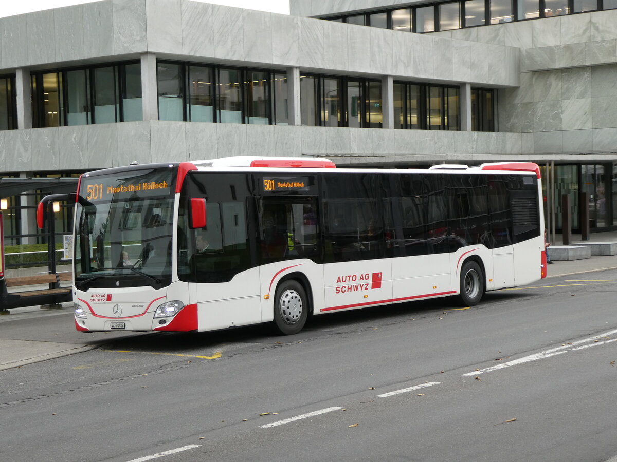 (229'667) - AAGS Schwyz - Nr. 22/SZ 70'422 - Mercedes am 22. Oktober 2021 in Schwyz, Zentrum