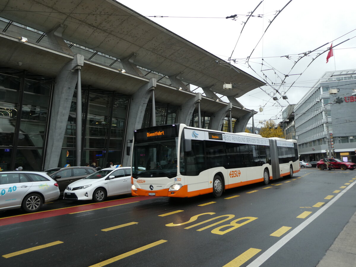 (229'715) - BSU Solothurn - Nr. 32/SO 189'032 - Mercedes am 22. Oktober 2021 beim Bahnhof Luzern (Einsatz VBL Nr. 932)