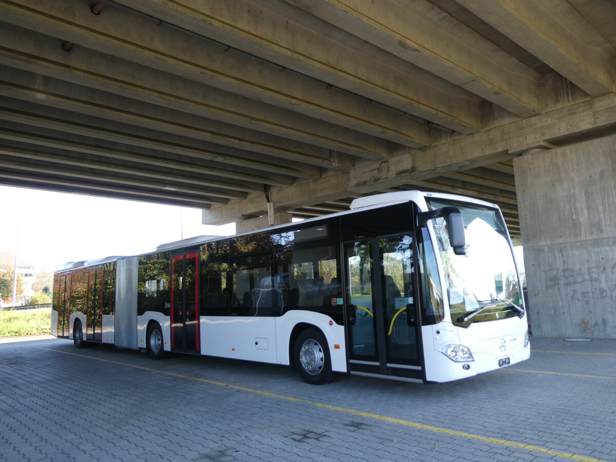 (229'812) - CarPostal Ouest - PID 11'737 - Mercedes am 24. Oktober 2021 in Kerzers, Murtenstrasse