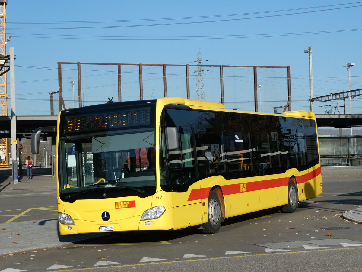 (230'264) - BLT Oberwil - Nr. 67/BL 135'428 - Mercedes am 9. November 2021 beim Bahnhof Muttenz