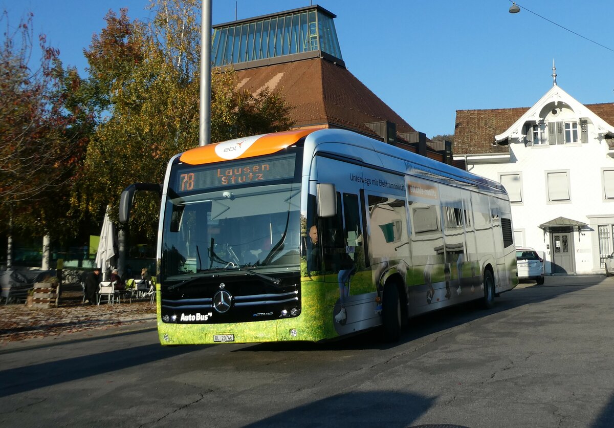 (230'277) - BLT Oberwil - Nr. 32/BL 20'746 - Mercedes am 9. November 2021 beim Bahnhof Liestal