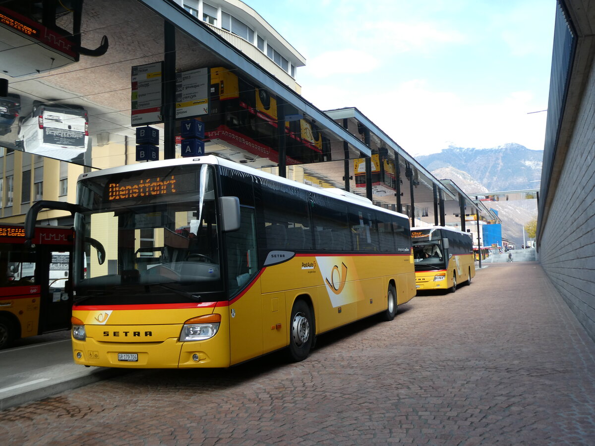 (230'405) - PostAuto Graubnden - GR 179'704 - Setra am 10. November 2021 beim Bahnhof Bellinzona