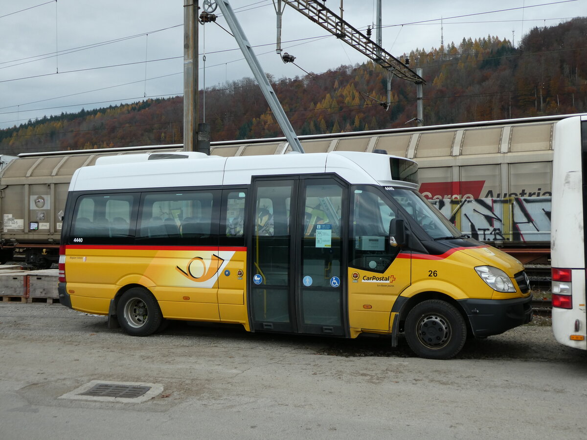 (230'697) - CarPostal Ouest - Nr. 26/VD 359'910 - Mercedes (ex Epiney, Ayer; ex PostAuto Wallis Nr. 26) am 13. November 2021 beim Bahnhof Moudon