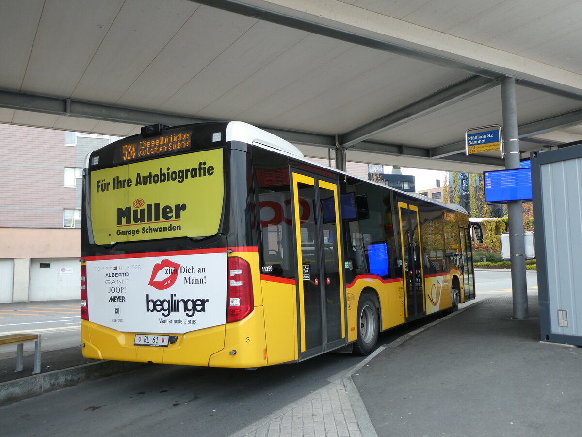 (230'862) - Niederer, Filzbach - Nr. 3/GL 61 - Mercedes am 21. November 2021 beim Bahnhof Pfffikon