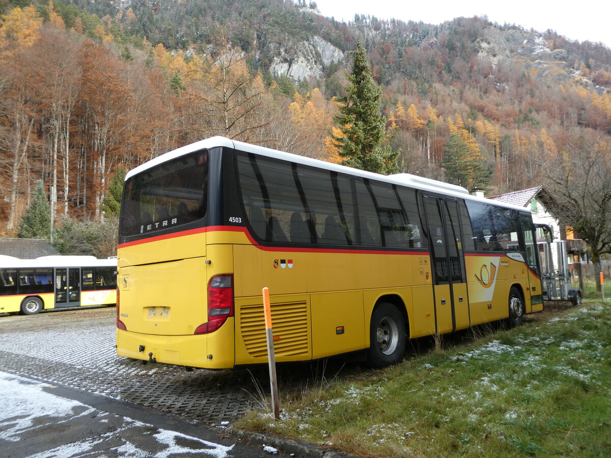 (230'935) - PostAuto Bern - (BE 401'364) - Setra (ex AVG Meiringen Nr. 64) am 27. November 2021 in Meiringen, Garage