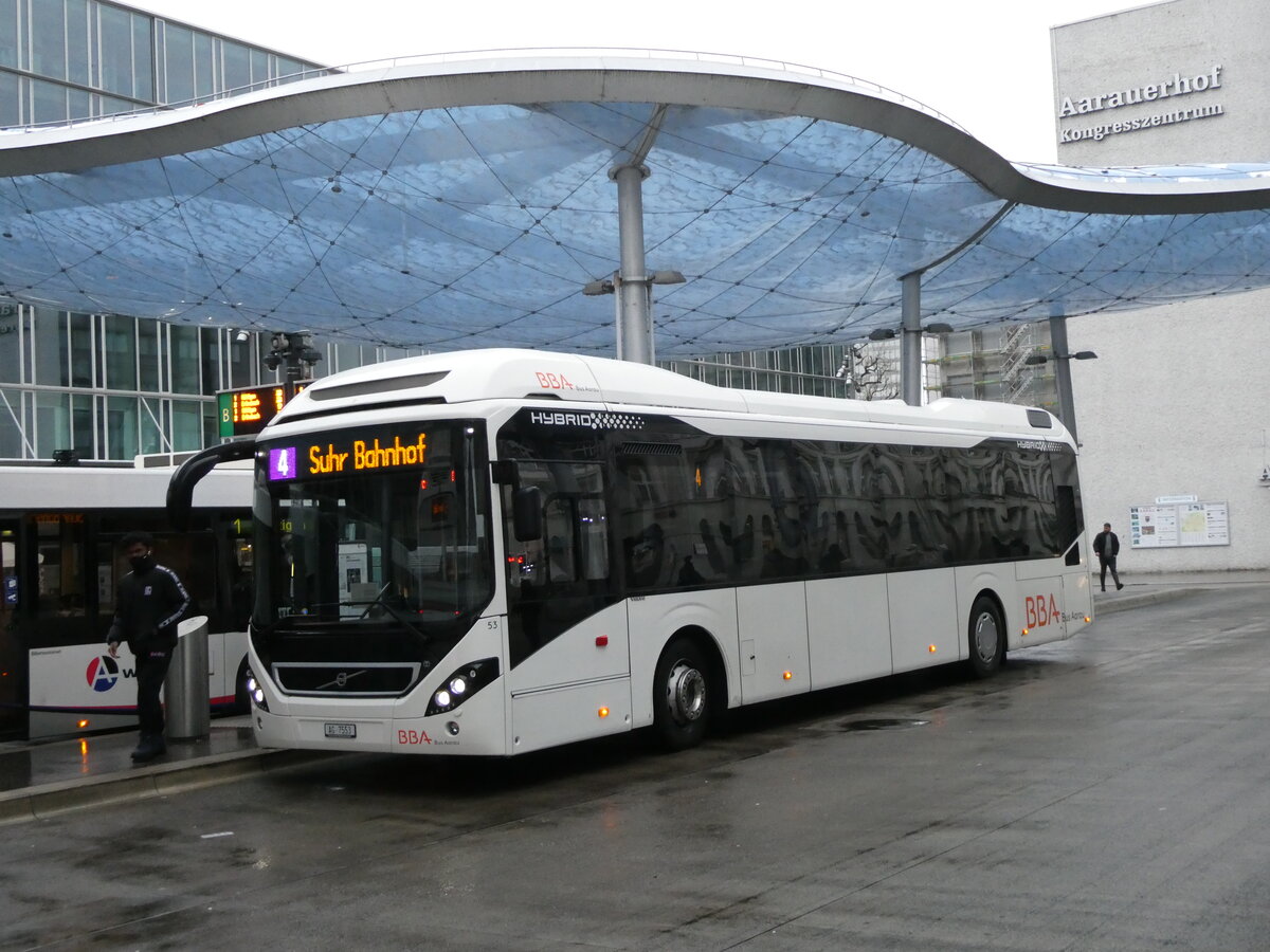 (231'111) - BBA Aarau - Nr. 53/AG 7553 - Volvo am 11. Dezember 2021 beim Bahnhof Aarau