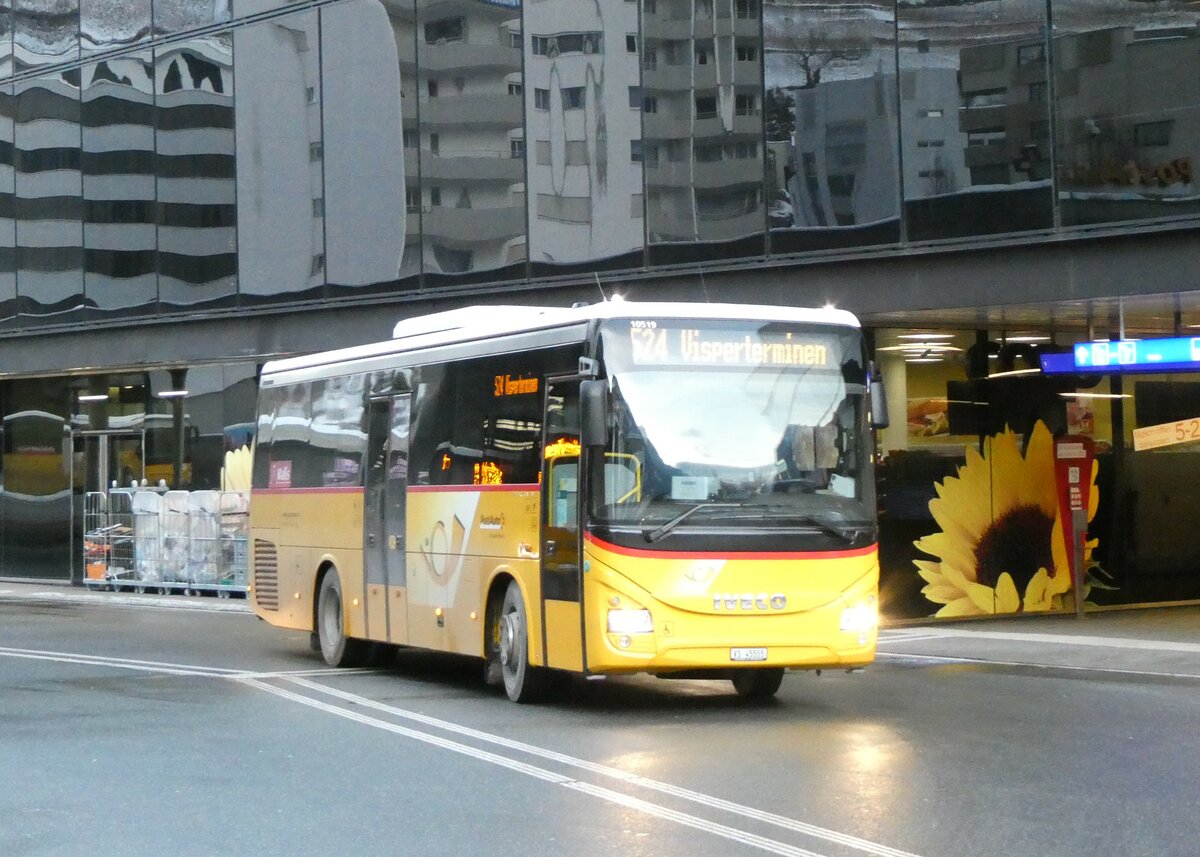 (231'130) - BUS-trans, Visp - VS 45'555 - Iveco am 12. Dezember 2021 beim Bahnhof Visp