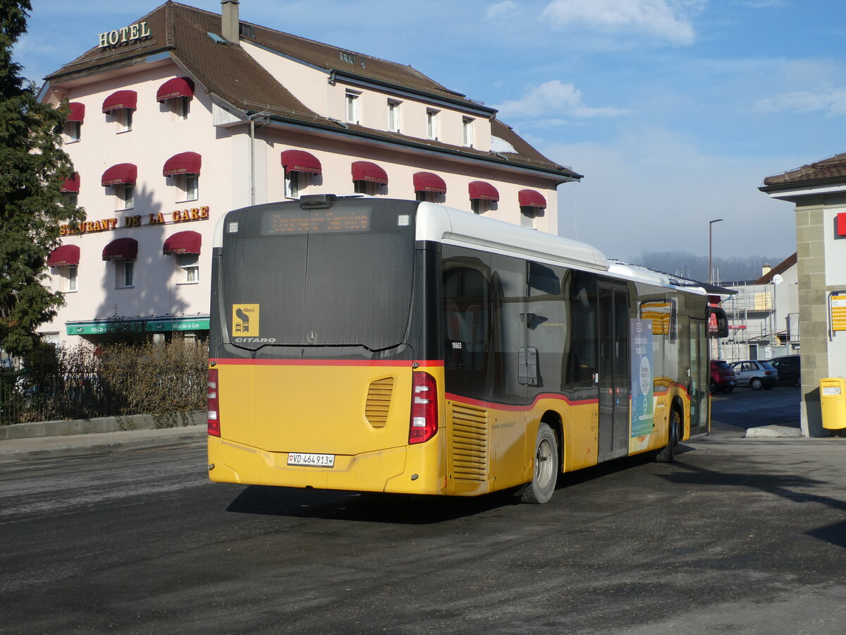 (231'263) - CarPostal Ouest - VD 464'913 - Mercedes am 14. Dezember 2021 beim Bahnhof Moudon