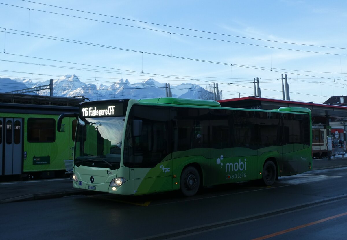 (231'268) - TPC Aigle - Nr. 658/VS 521'361 - Mercedes (ex Lufthansa, D-Frankfurt; ex EvoBus, D-Mannheim) am 14. Dezember 2021 beim Bahnhof Aigle