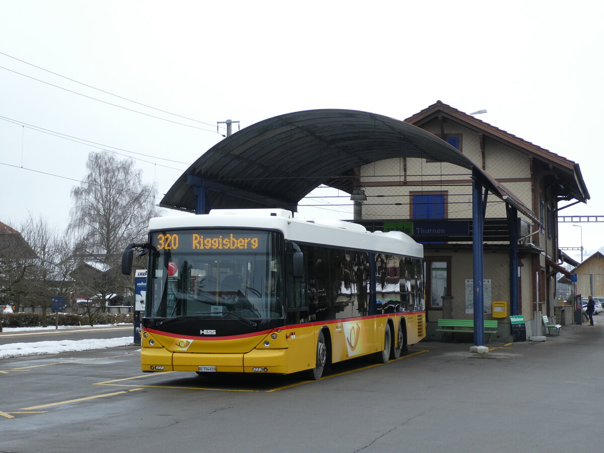 (231'401) - Engeloch, Riggisberg - Nr. 18/BE 704'610 - Scania/Hess am 17. Dezember 2021 beim Bahnhof Thurnen