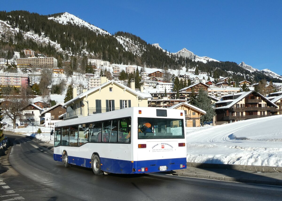 (231'441) - Leysin-Excursions, Leysin - VD 382'719 - Mercedes (ex AAGL Liestal Nr. 54) am 18. Dezember 2021 in Leysin, Route des Ormonts