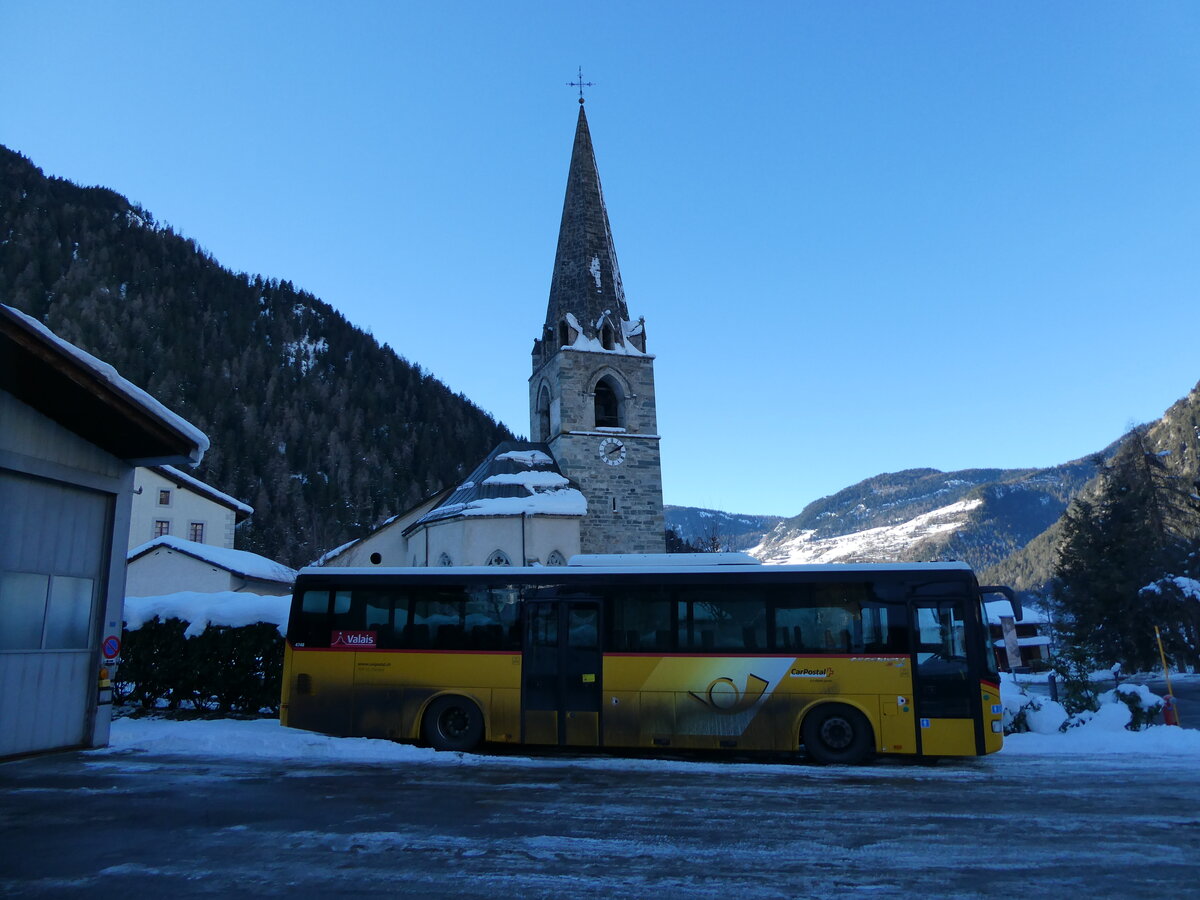 (231'488) - TMR Martigny - Nr. 128/VS 113'534 - Irisbus am 18. Dezember 2021 in Le Chble, Garage