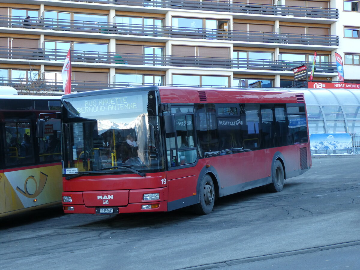 (231'620) - Lathion, Sion - Nr. 19/VS 197'617 - MAN/Gppel (ex AFA Adelboden Nr. 55) am 1. Januar 2022 in Haute-Nendaz, Tlcabine