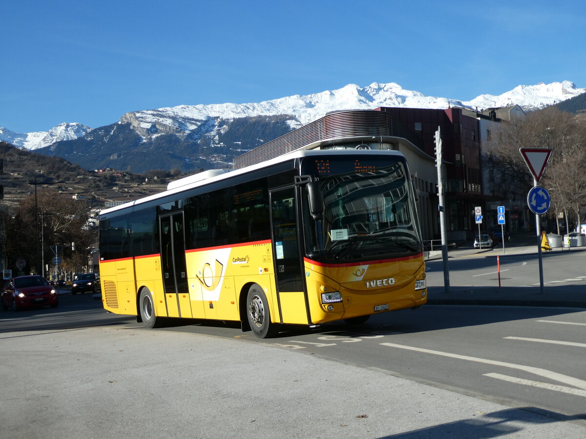 (231'655) - Evquoz, Erde - VS 14'423 - Iveco am 1. Januar 2022 beim Bahnhof Sion