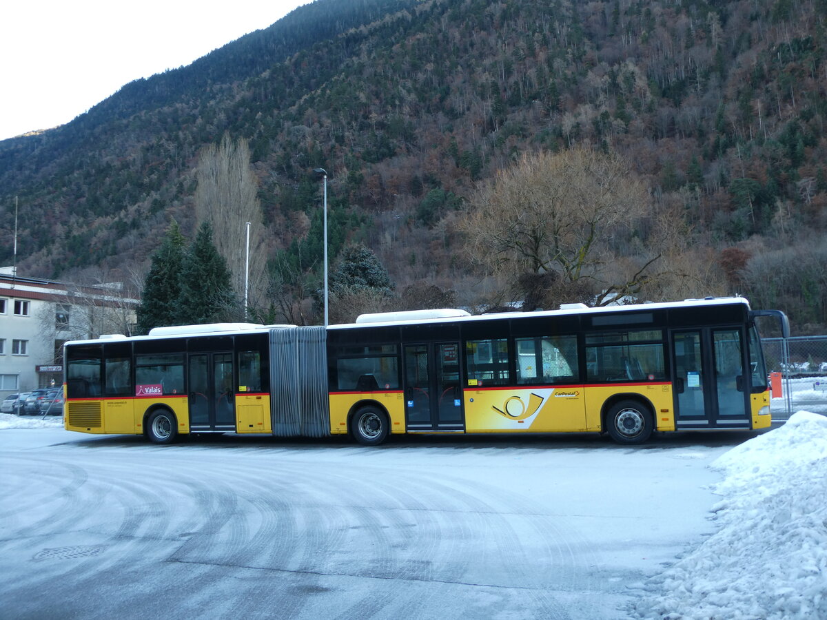 (231'670) - TMR Martigny - Nr. 129 - Mercedes am 1. Januar 2022 in Martigny, Garage