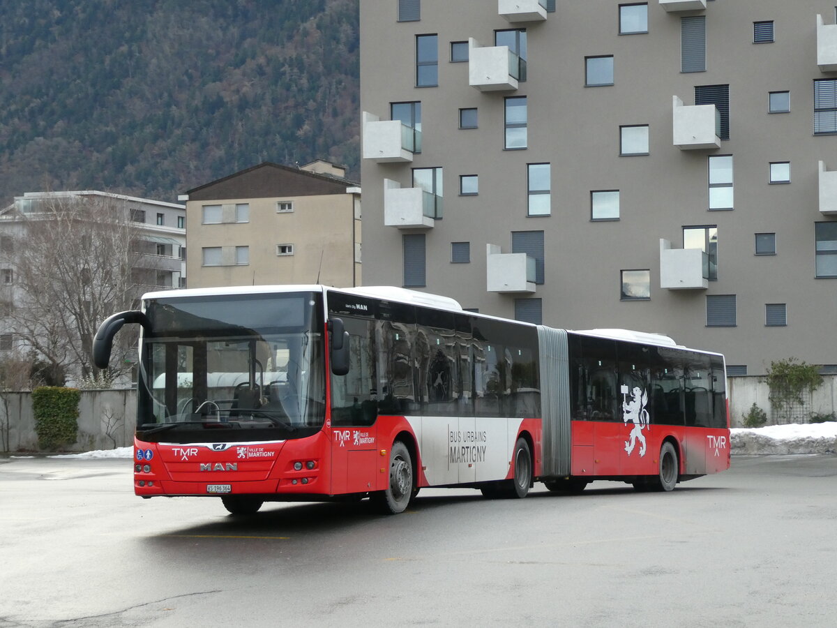 (231'701) - TMR Martigny - Nr. 153/VS 196'364 - MAN am 2. Januar 2022 beim Bahnhof Martigny