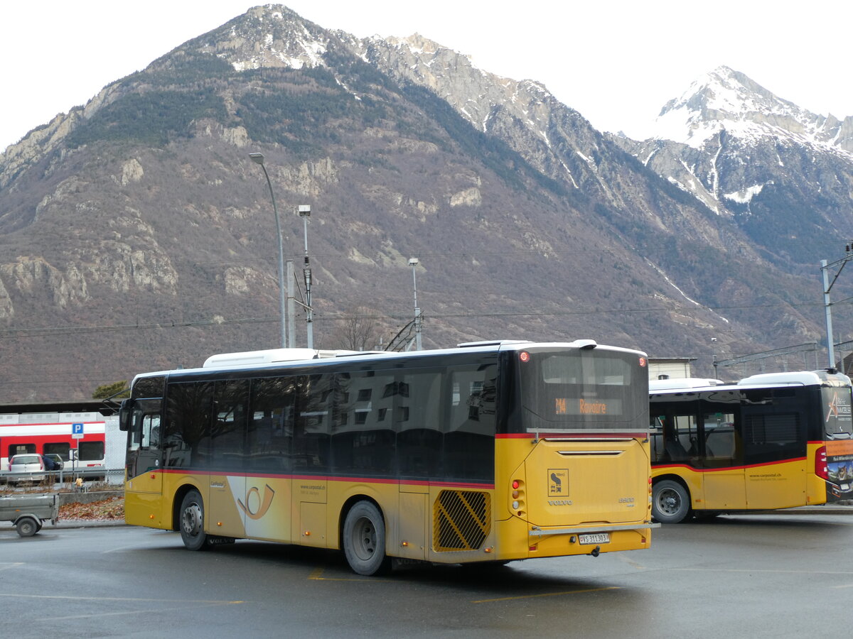 (231'706) - TMR Martigny - Nr. 140/VS 311'303 - Volvo am 2. Januar 2022 beim Bahnhof Martigny