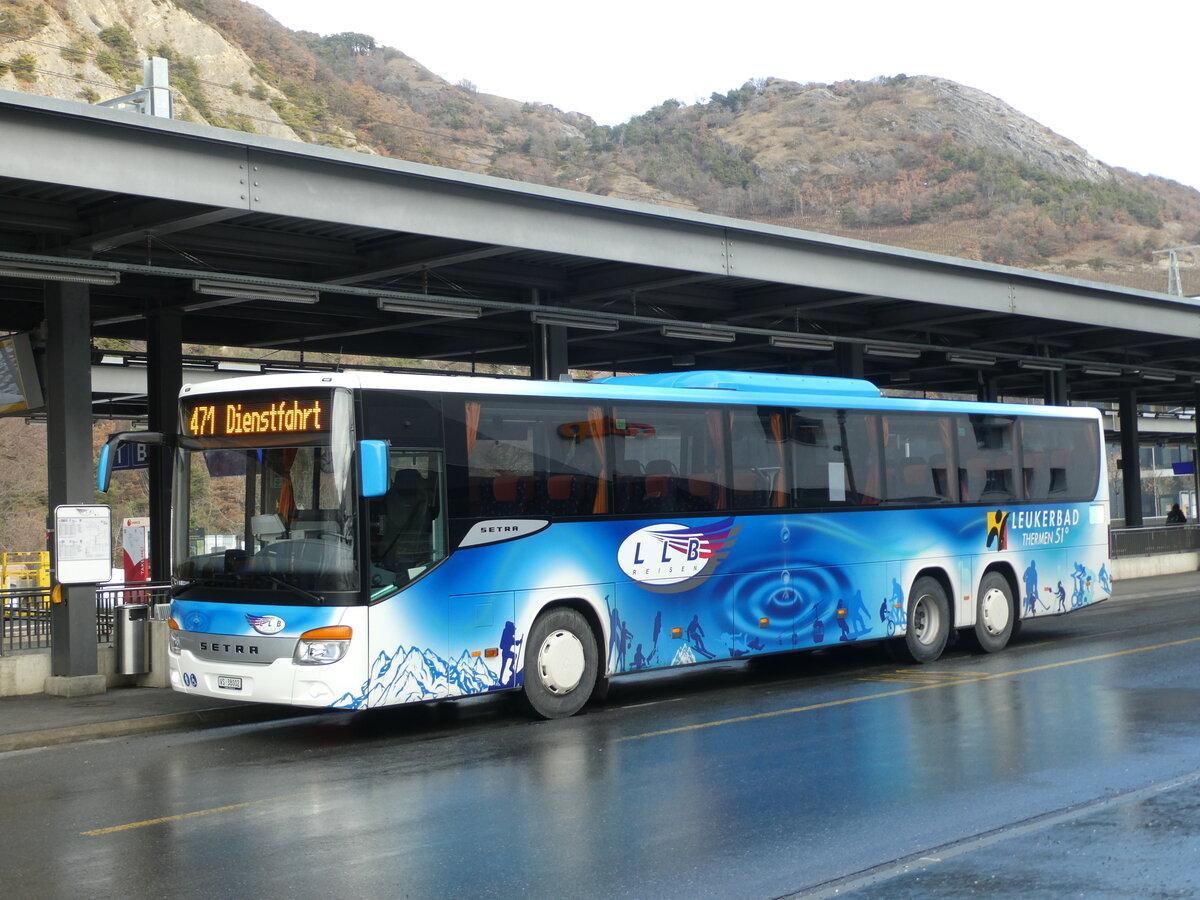 (231'751) - LLB Susten - Nr. 2/VS 38'002 - Setra am 2. Januar 2022 beim Bahnhof Leuk