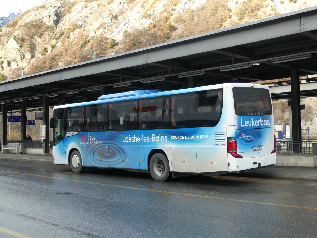 (231'755) - LBB Susten - Nr. 5/VS 38'005 - Setra am 2. Januar 2022 beim Bahnhof Leuk