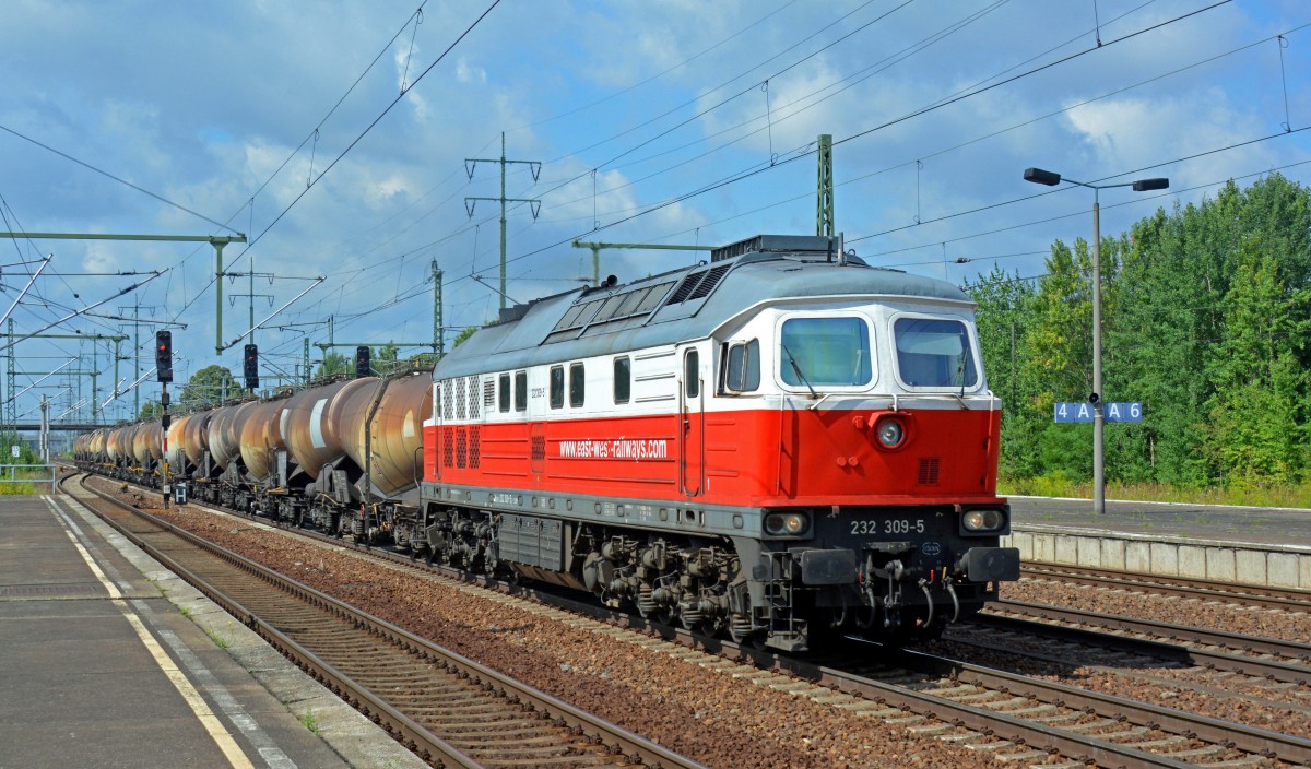 232 309-5 der East-West-Railways mit einem Kesselwagen Ganzzug am 30.07.2013 in Berlin Schönefeld Flughafen