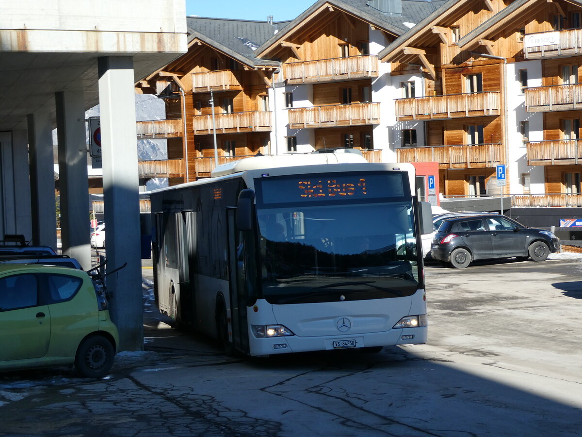 (232'107) - Buchard, Leytron - Nr. 70/VS 84'250 - Mercedes (ex MBC Morges Nr. 79) am 19. Januar 2022 in La Tzoumaz, Tlcabine