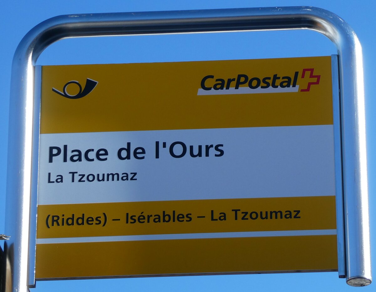 (232'110) - PostAuto-Haltestellenschild - La Tzoumaz, Place de l'Ours - am 19. Januar 2022