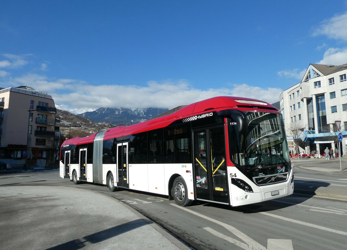 (232'200) - PostAuto Wallis - Nr. 54/VS 531'436 - Volvo am 21. Januar 2022 beim Bahnhof Sion