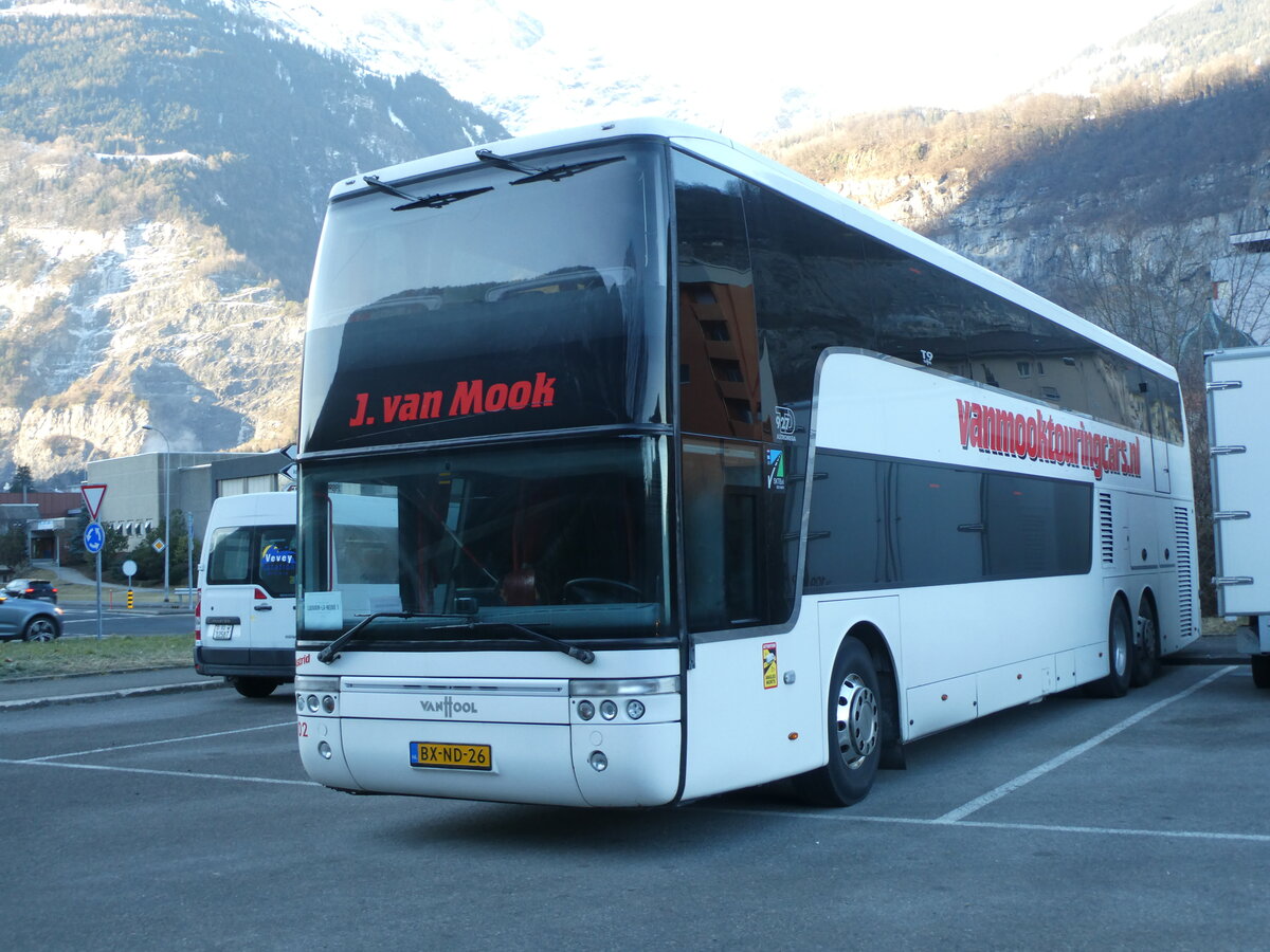 (232'305) - Aus Holland: Van Mook, Oosterhout - Nr. 102/BX-ND-26 - Van Hool am 23. Januar 2022 in St-Maurice Route du Lman