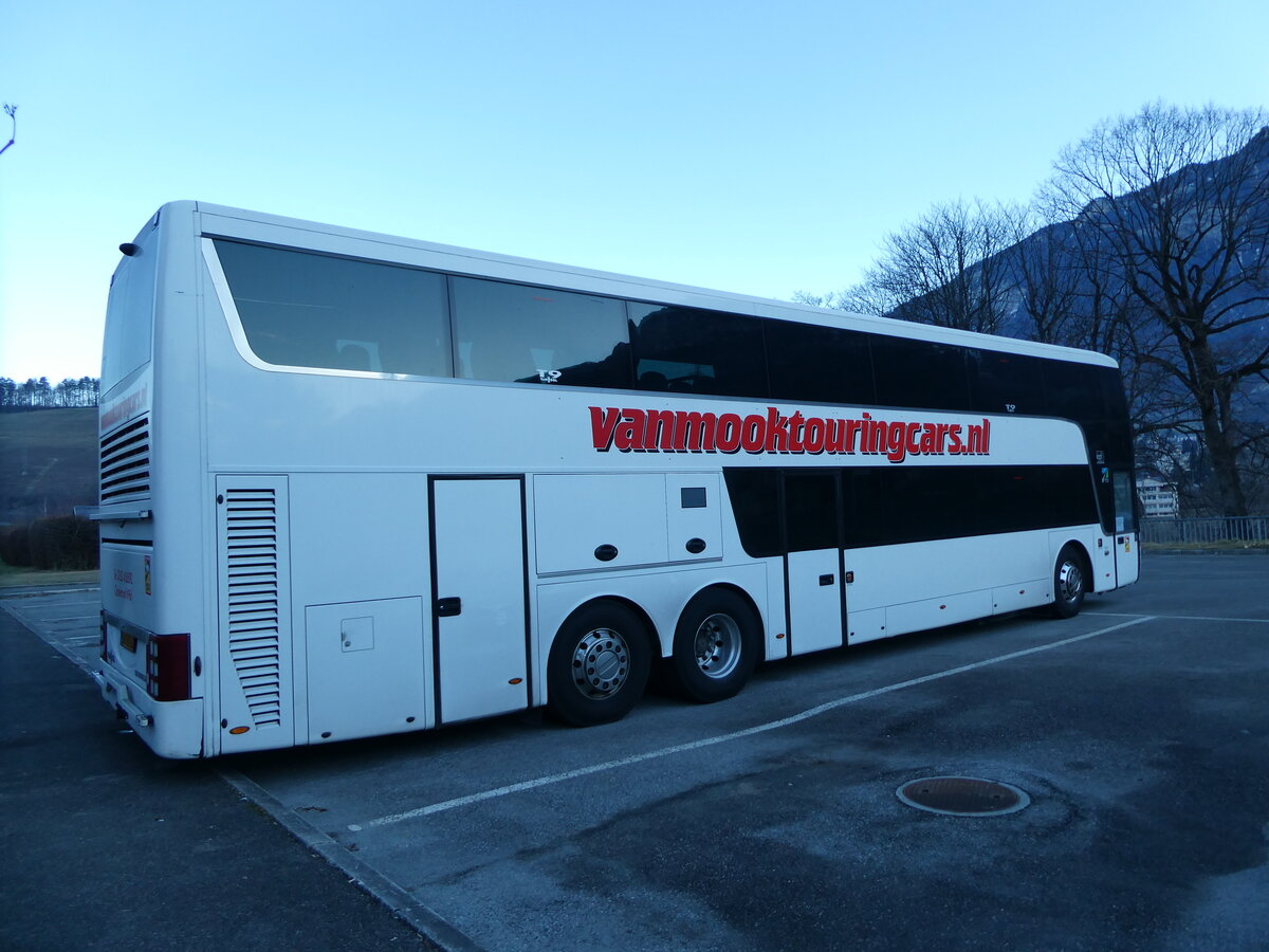 (232'307) - Aus Holland: Van Mook, Oosterhout - Nr. 102/BX-ND-26 - Van Hool am 23. Januar 2022 in St-Maurice, Route du Lman