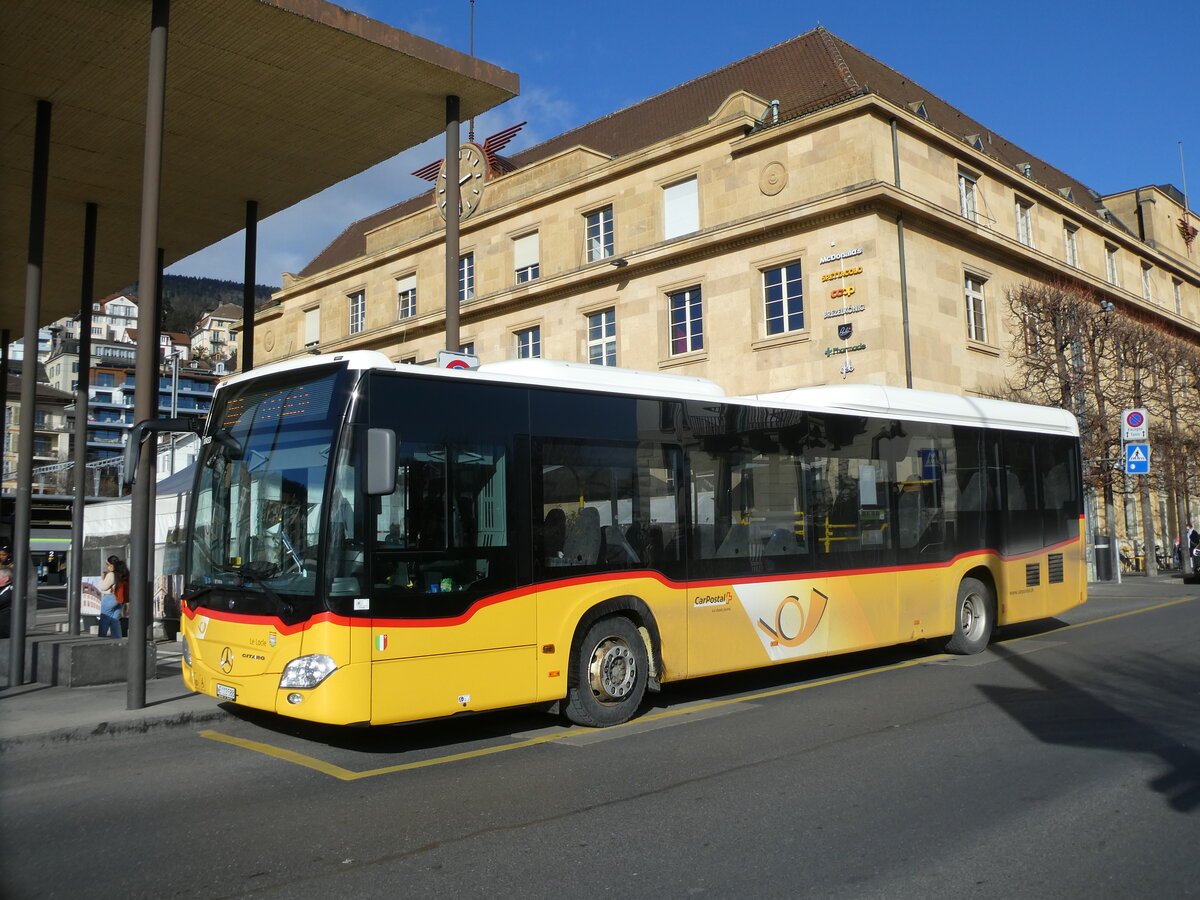 (232'544) - CarPostal Ouest - NE 112'588 - Mercedes am 30. Januar 2022 beim Bahnhof Neuchtel