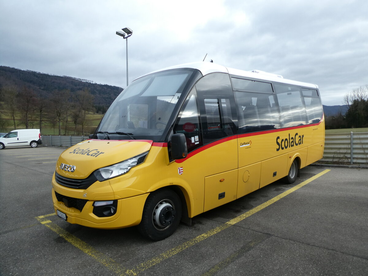 (232'652) - CarPostal Ouest - JU 52'604 - Iveco/Rosero am 6. Februar 2022 in Develier, Parkplatz