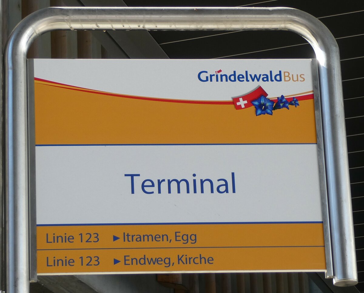 (232'862) - GrindelwaldBus-Haltestellenschild - Grindelwald, Terminal - am 13. Februar 2022