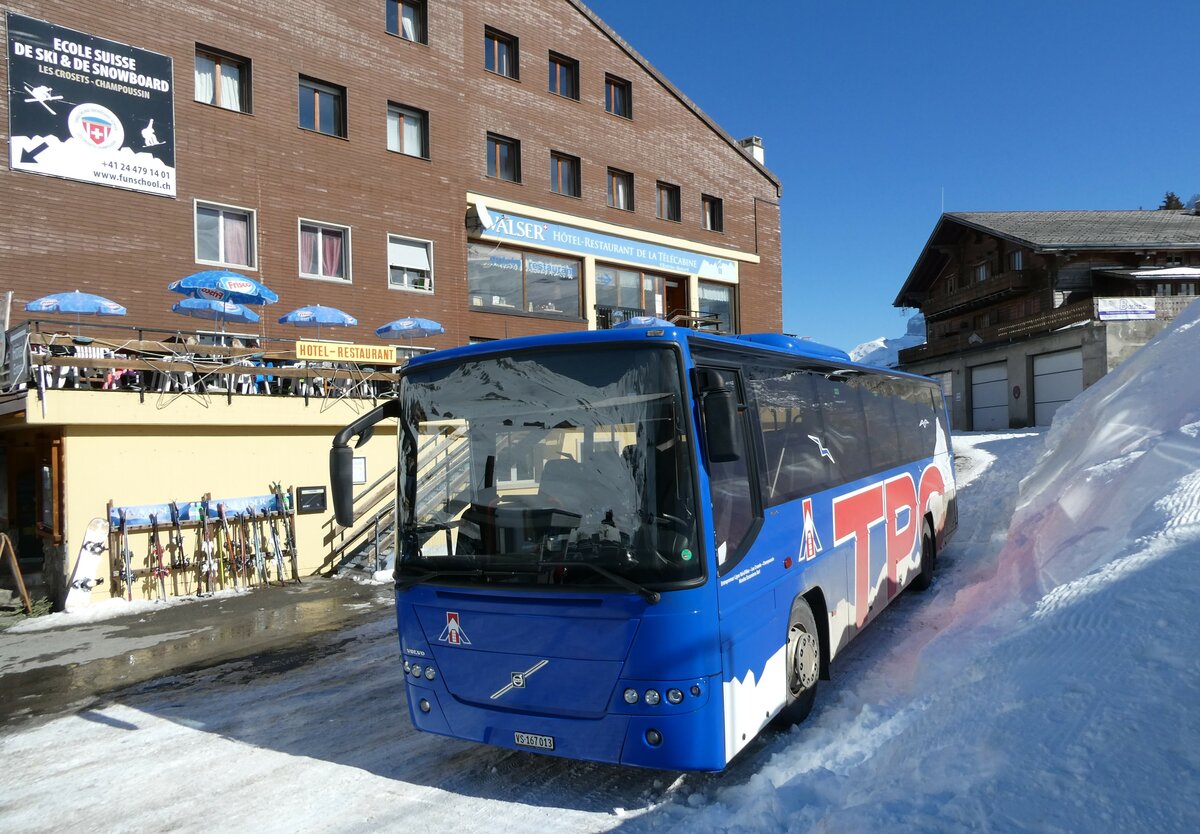 (233'203) - Nicolas, Val-d'Illiez - VS 167'013 - Volvo am 26. Februar 2022 in Les Crosets, Tlcabine