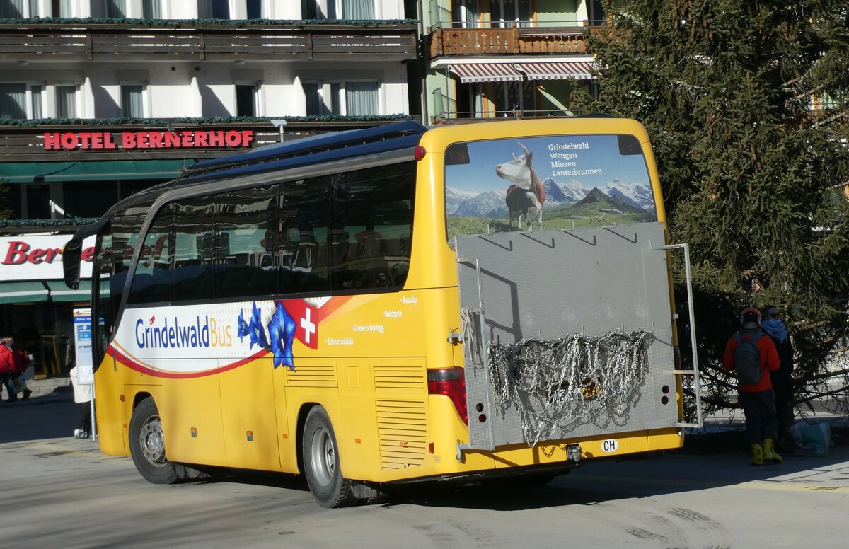 (233'299) - Grindelwaldbus, Grindelwald - Nr. 29/BE 47'910 - Setra am 27. Februar 2022 beim Bahnhof Grindelwald