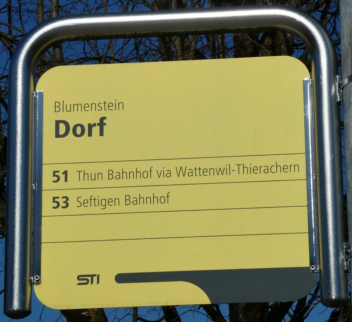 (233'348) - STI-Haltestellenschild - Blumenstein, Dorf - am 28. Februar 2022